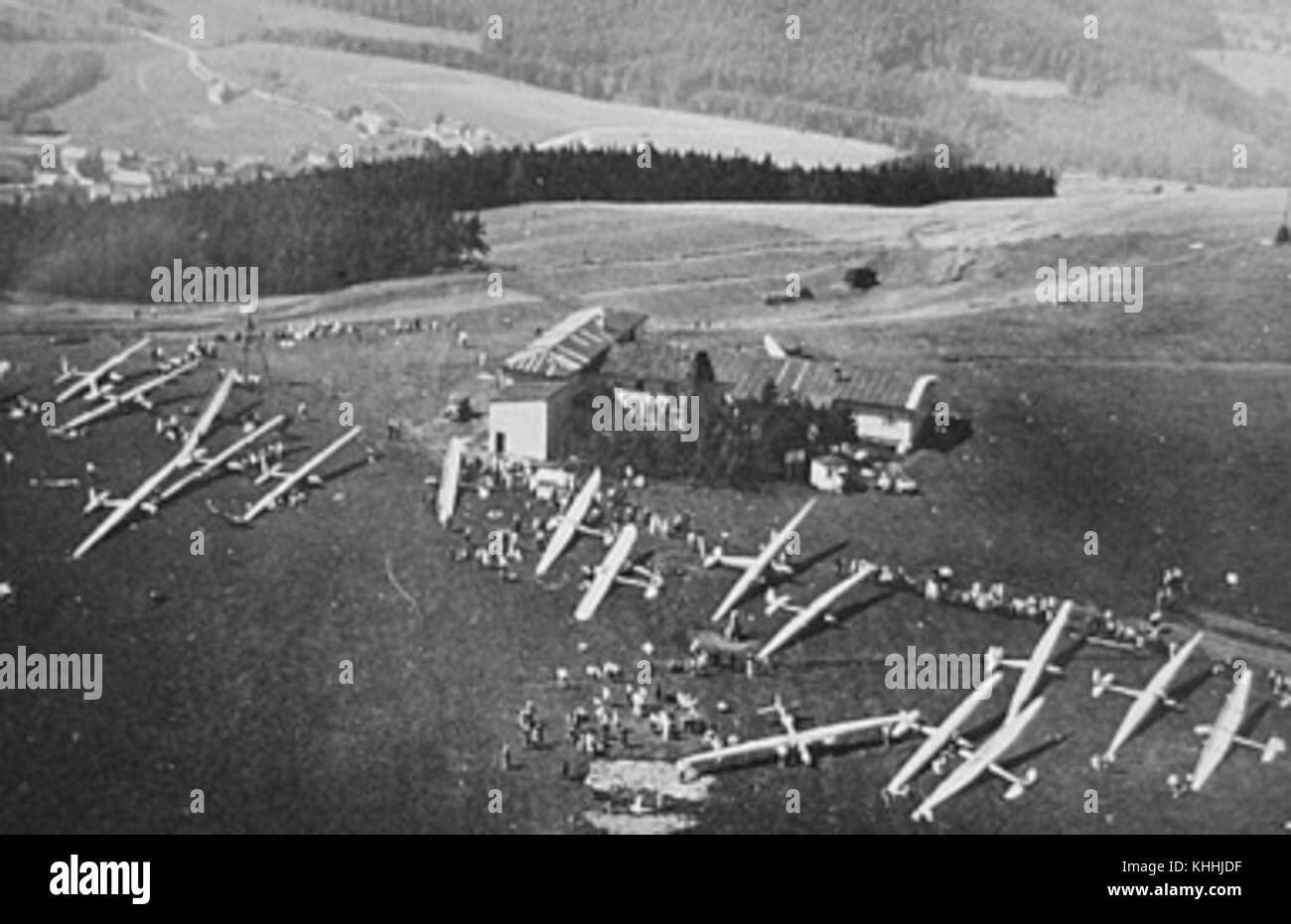 Photographie aérienne étiquetée 600-385-0-0-waku prise en 1936, montrant un paysage ou une zone urbaine vue d'en haut. Banque D'Images