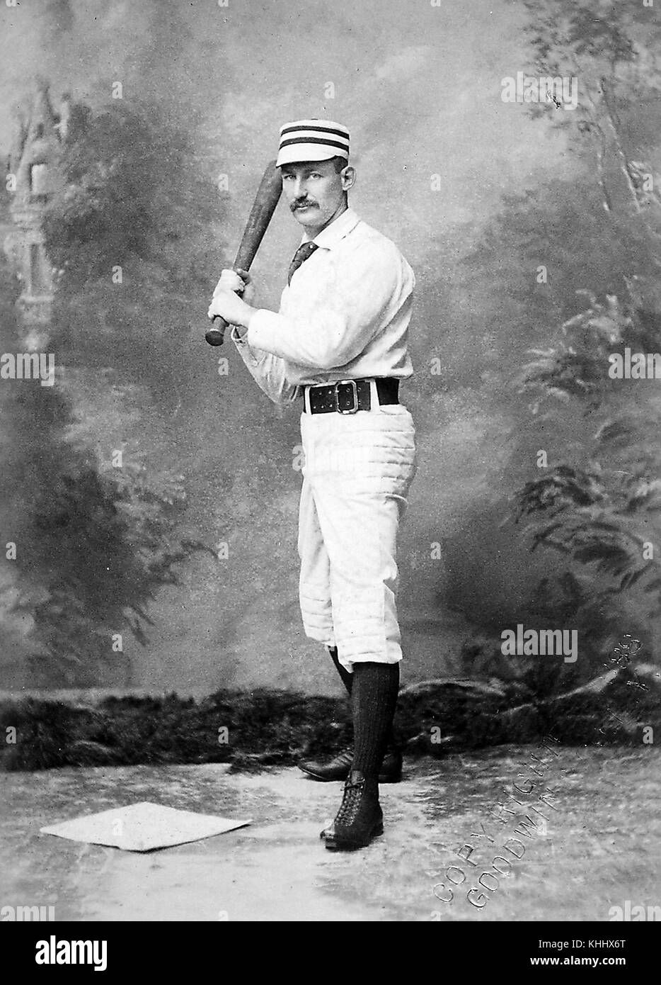 Photo d'un joueur de baseball non identifié du 19th siècle sous forme de batting, par Gilbert Bacon, Philadelphie, 1900. De la bibliothèque publique de New York. Banque D'Images