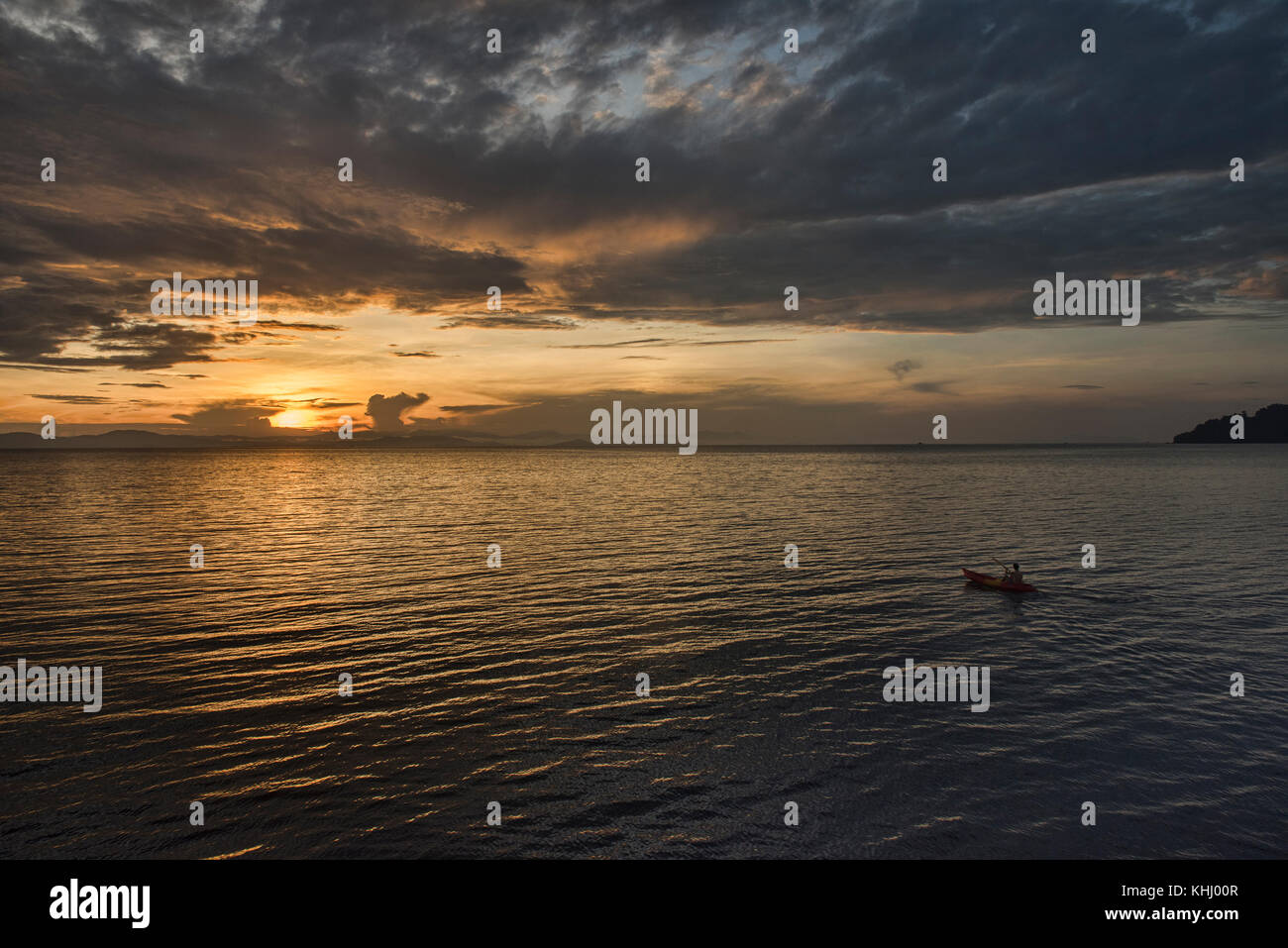 Spectaculaire coucher de soleil dans l'archipel de Mergui, myanmar Banque D'Images