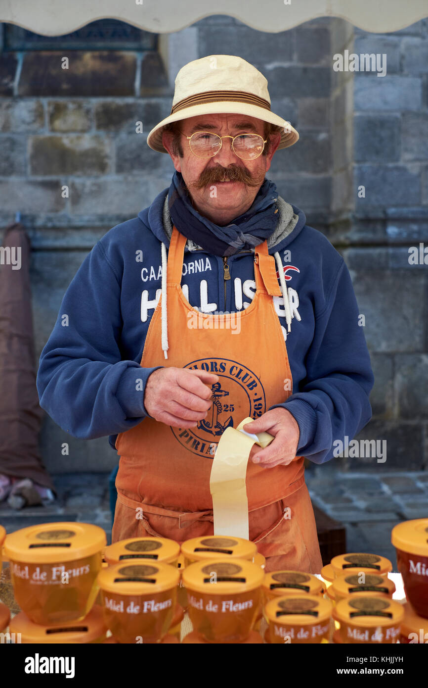 Un marché du miel français titulaire de décrochage en Bretagne France. Banque D'Images