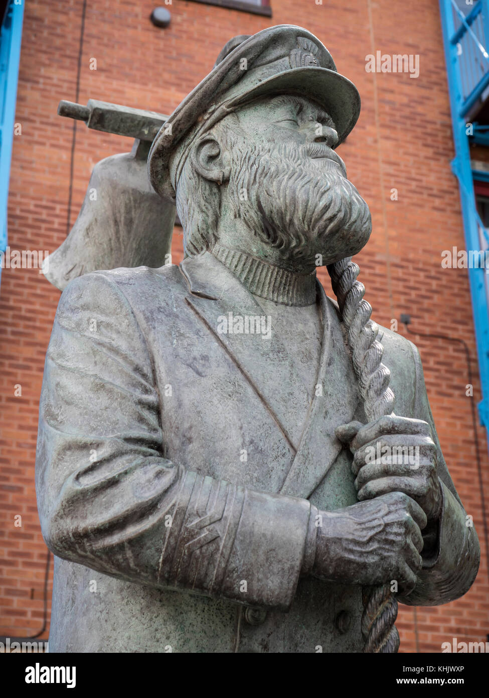 Statue de bronze de quartier maritime Capitaine Cat Marina Swansea Swansea West Glamorgan Wales Banque D'Images