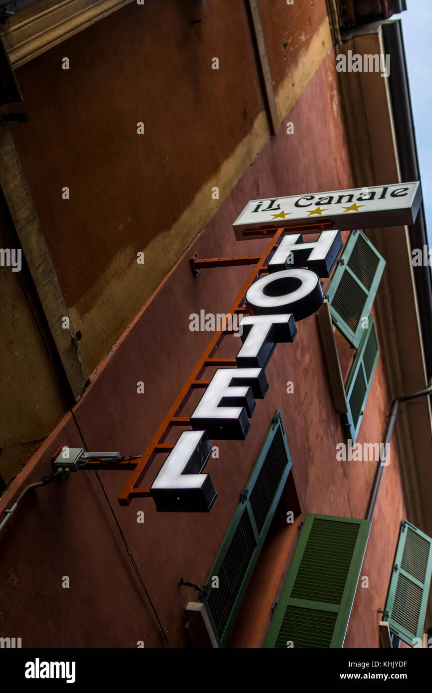 Une fois Bologna avait de nombreux canaux. Maintenant qu'une fraction du réseau est visible. La Canale Hotel. Bologne, Italie Banque D'Images
