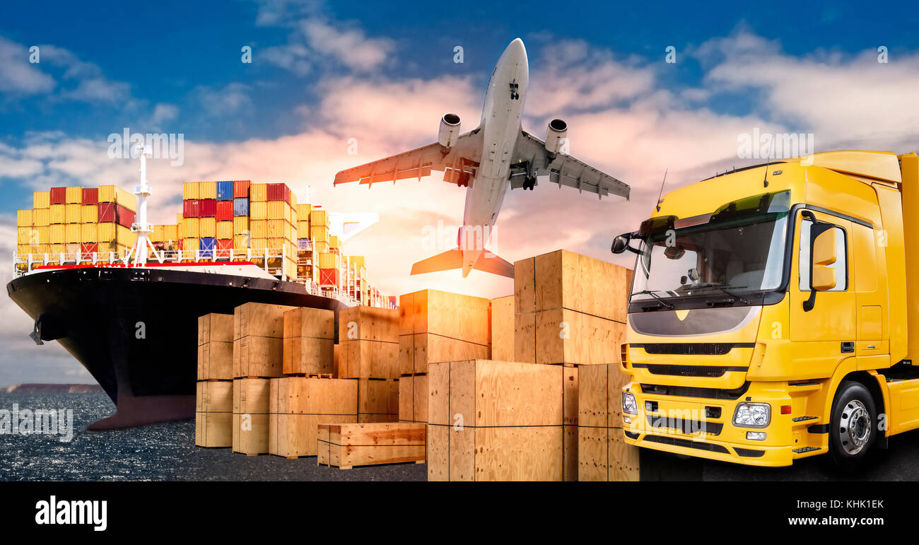 Camion, avion et bateau avec boîtes de transporteur comme un symbole pour le commerce international Banque D'Images