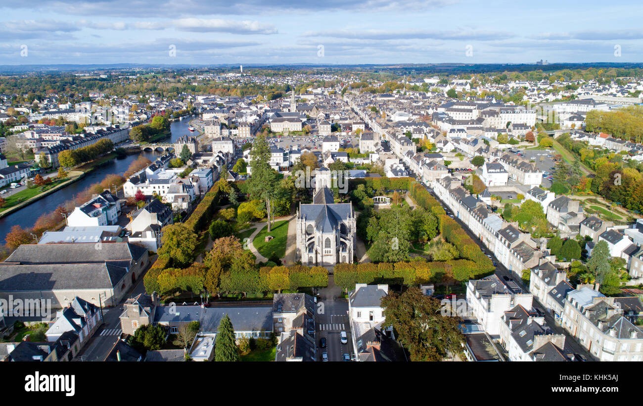 Vue aérienne de saint joseph l'église et la place de langlier à pontivy Banque D'Images