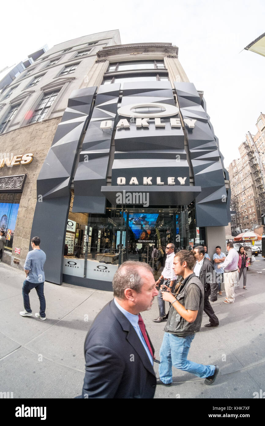 Oakley Shop Banque d'image et photos - Alamy