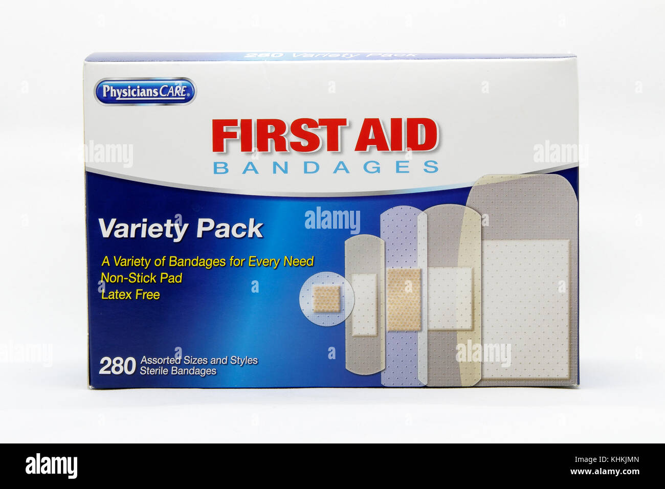 Pack de premiers soins bandages contre fond blanc. Banque D'Images