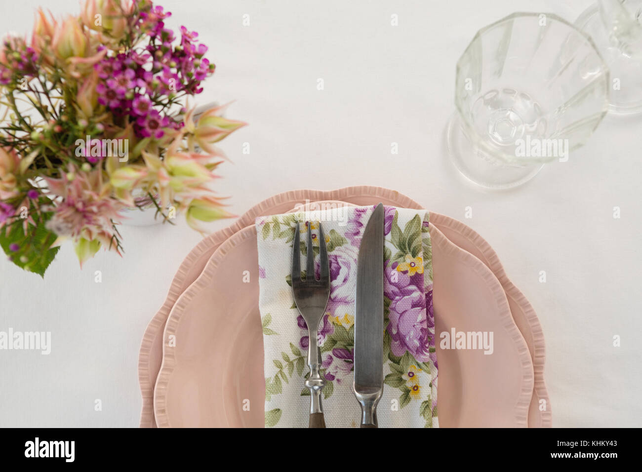 Close-up du thème floral magnifique set de table pour l'occasion Banque D'Images