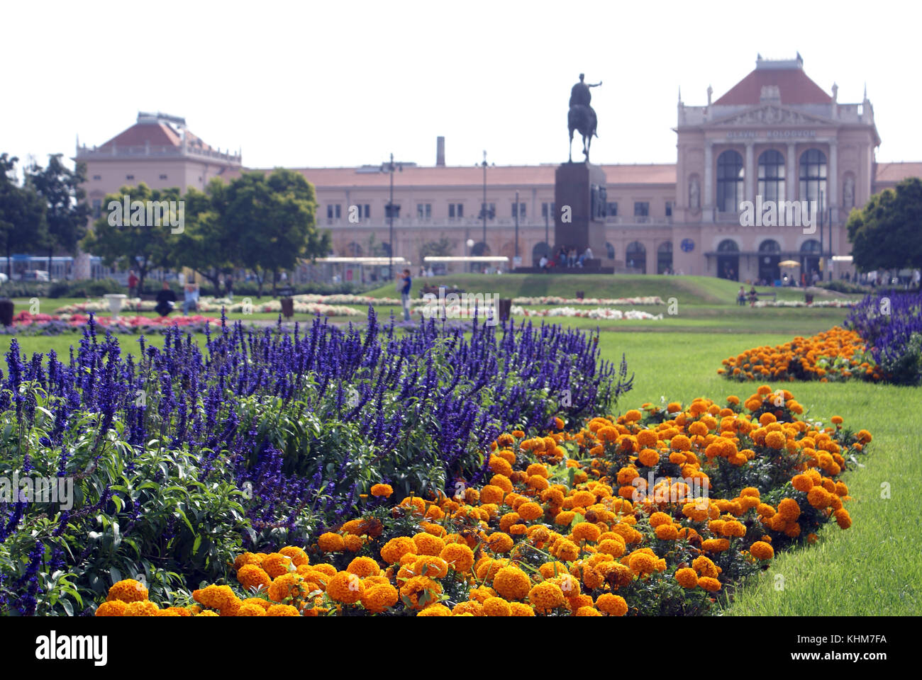 Des fleurs dans le parc à proximité de la gare de Zagreb, Croatie Banque D'Images