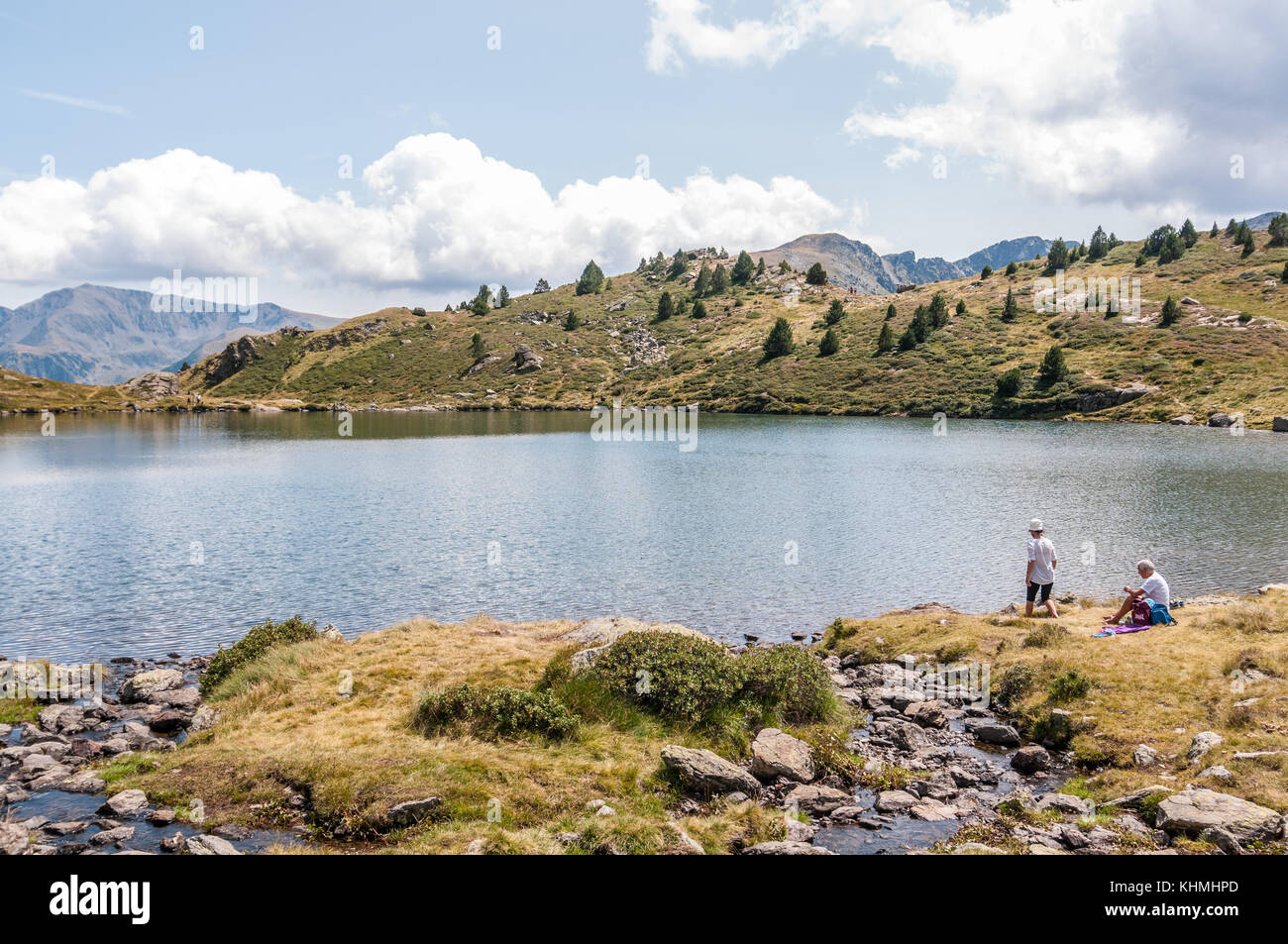 Vue sur le lac de haute montagne appelée 'Estany primer' près de Ordino, Andorre, Tristaina Banque D'Images