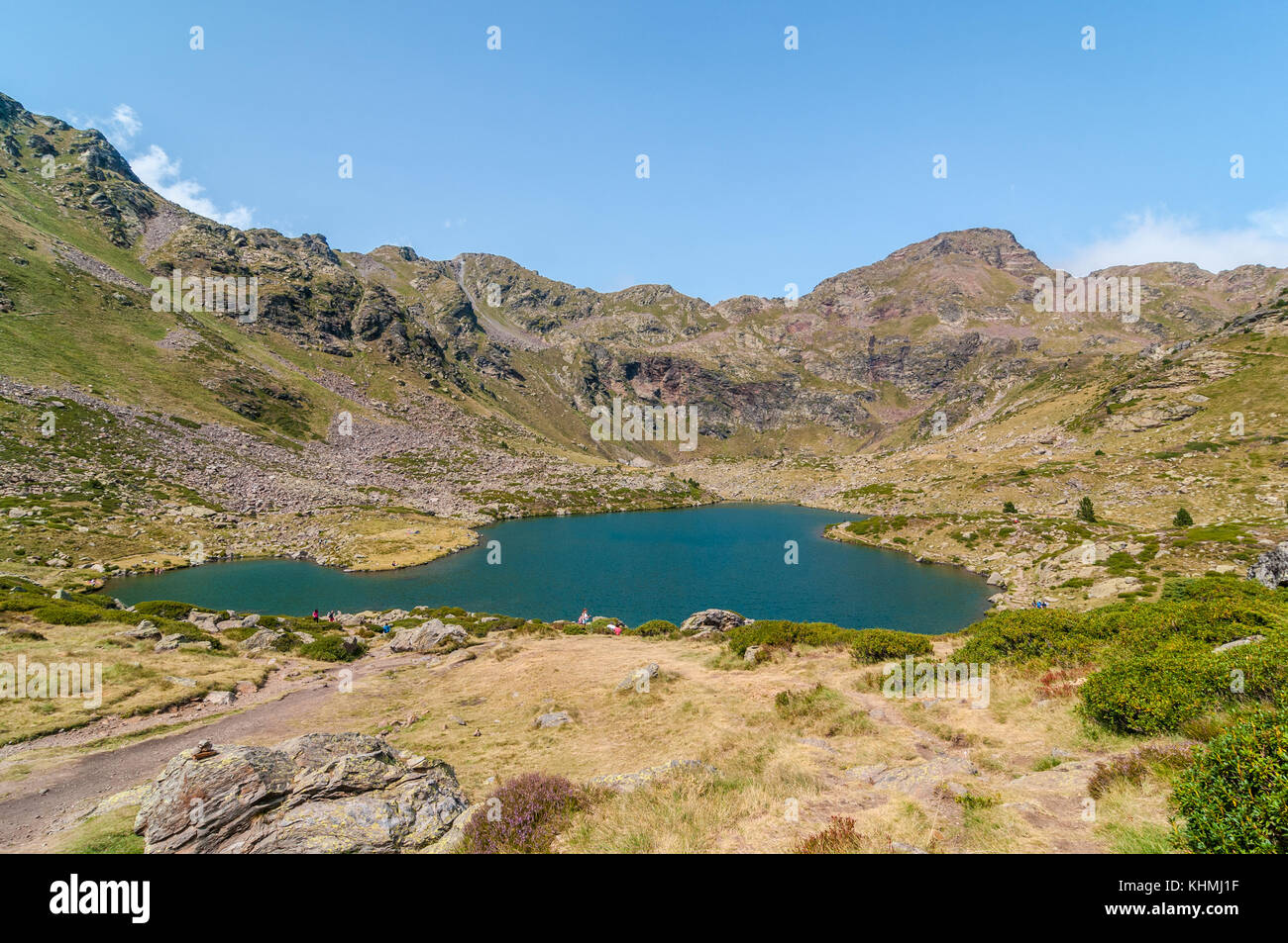 Vue sur le lac de haute montagne appelée 'Estany del Mig' - midle lake, près de l'Ordino, Andorre, Tristaina Banque D'Images