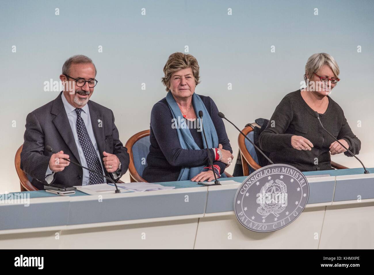 Conférence de presse, au Palazzo Chigi, entre le Gouvernement et les partenaires sociaux 2017 Banque D'Images