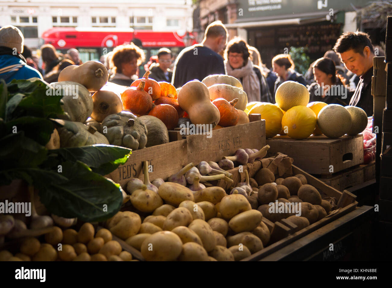 Les fruits et légumes en vente à Borough Market, London. Banque D'Images