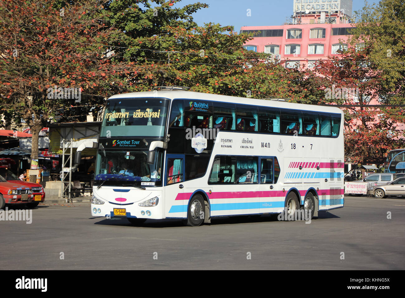 Chiang Mai, Thaïlande - 23 janvier 2016 : le bus de la compagnie sombattour. route de Bangkok et de Chiang Mai. photo à la gare routière de Chiang Mai, Thaïlande. Banque D'Images