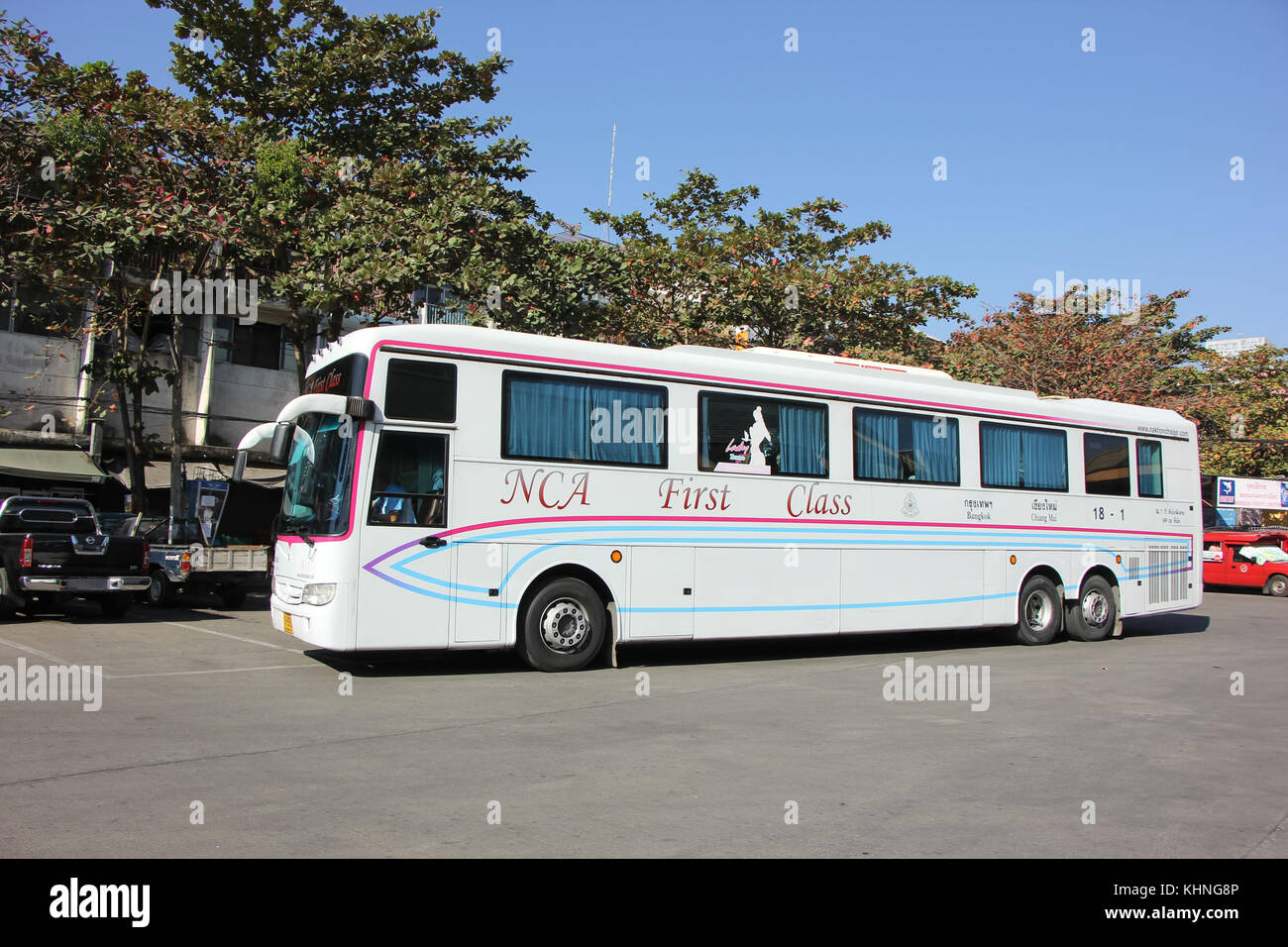 Chiang Mai, Thaïlande - 23 janvier 2016 : mercedes benz bus de la compagnie de l'air. nakhonchai bus route de Bangkok et de Chiang Mai. photo à la gare routière de Chiangmai. Banque D'Images