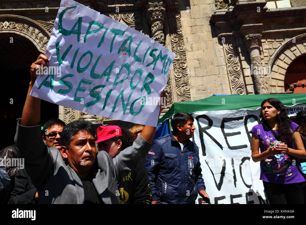 Un manifestant le jour suivant la police bolivienne violemment envahi le camp de la VIII Mars dans la défense de la TIPNIS à Chaparina, La Paz, Bolivie Banque D'Images