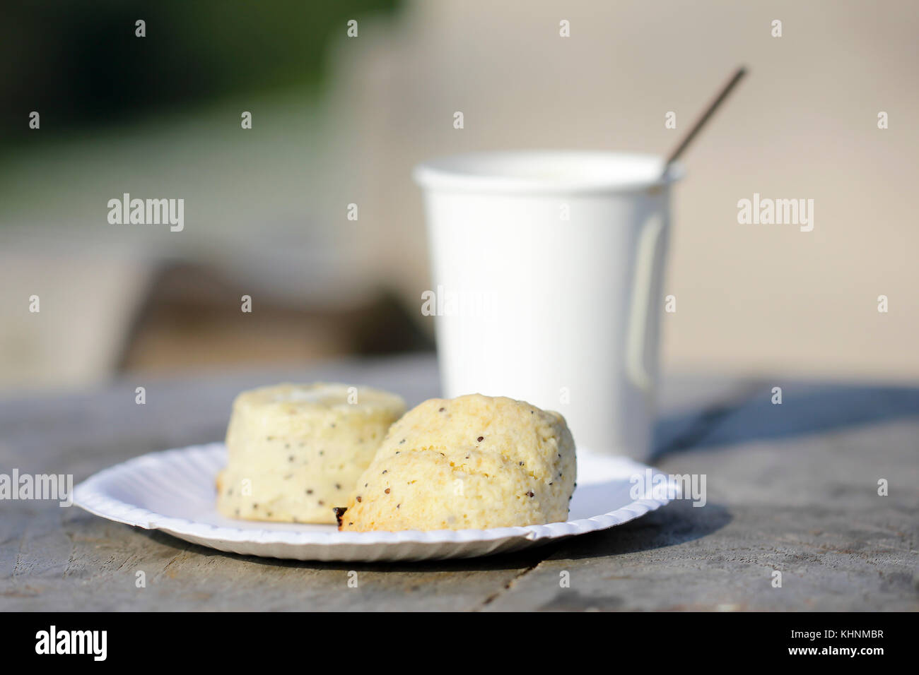 Bon matin petit-déjeuner complet blanc concept - biscuits délicieuse Banque D'Images