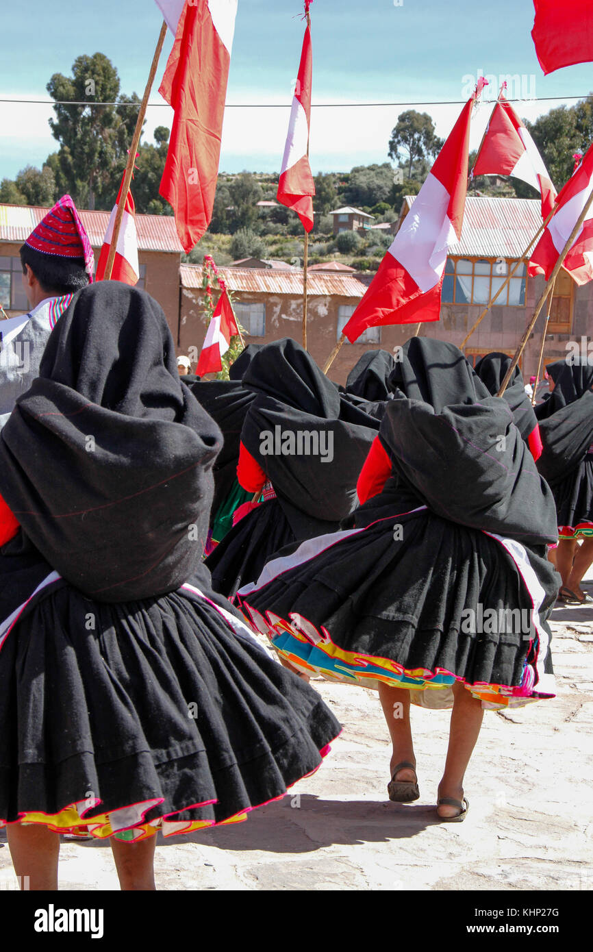 Procession à fête locale, l'île de Taquile, au Pérou, en mai 2016 Banque D'Images