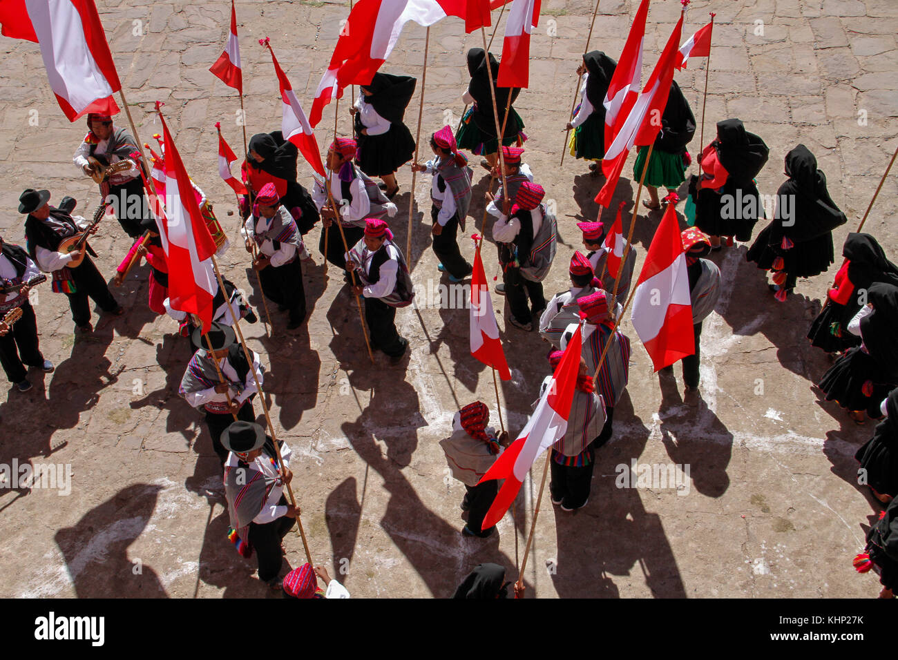 Procession à fête locale, l'île de Taquile, au Pérou, en mai 2016 Banque D'Images