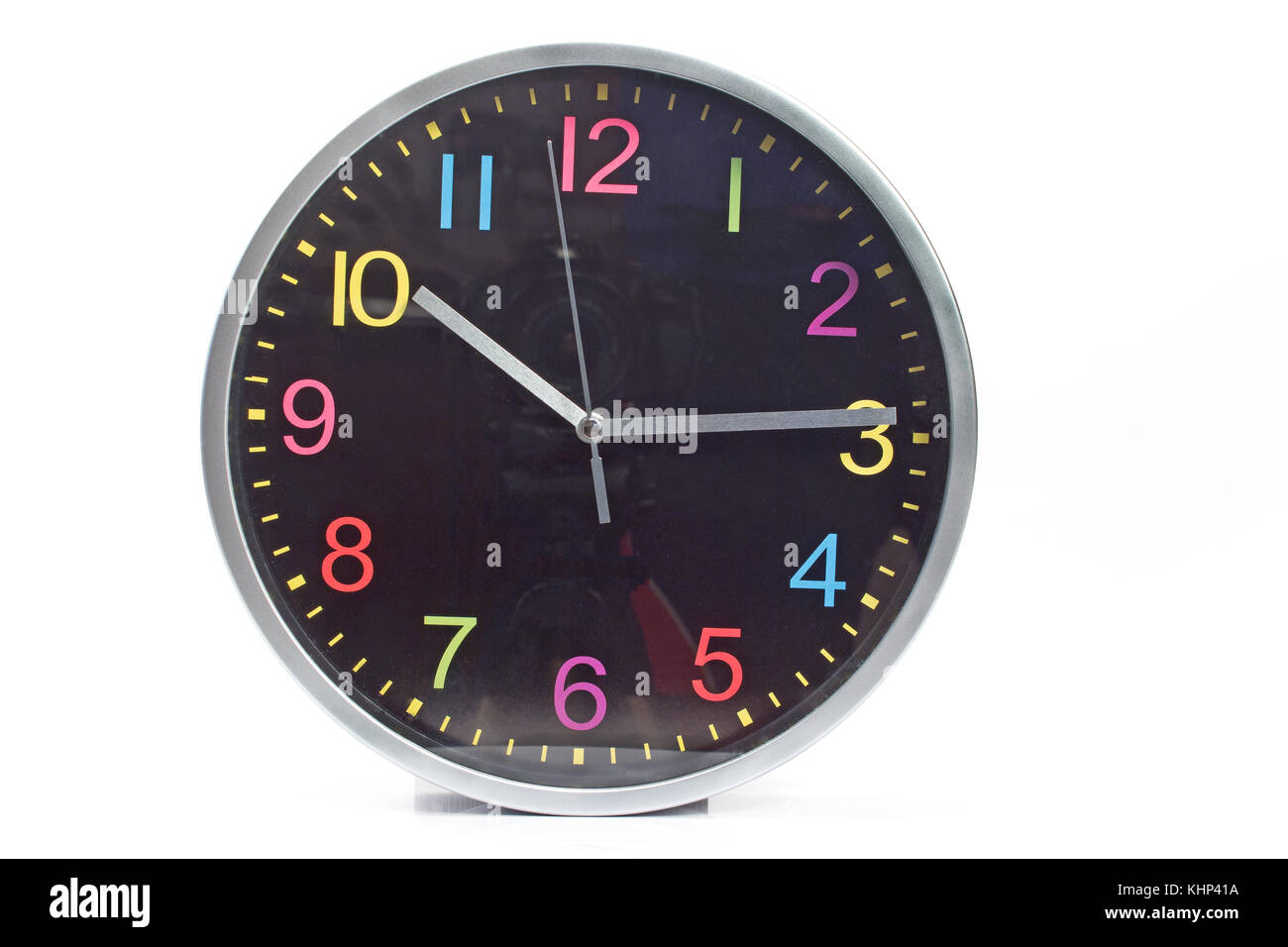 Horloge murale isolé sur fond blanc Banque D'Images