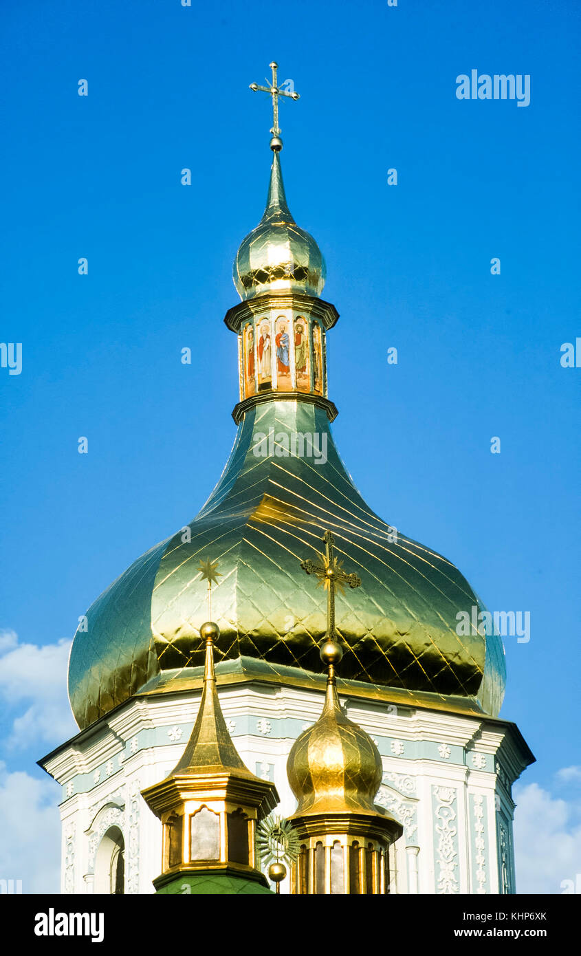 Dôme doré de St Michael's Monastère, Liev, Ukraine. Banque D'Images