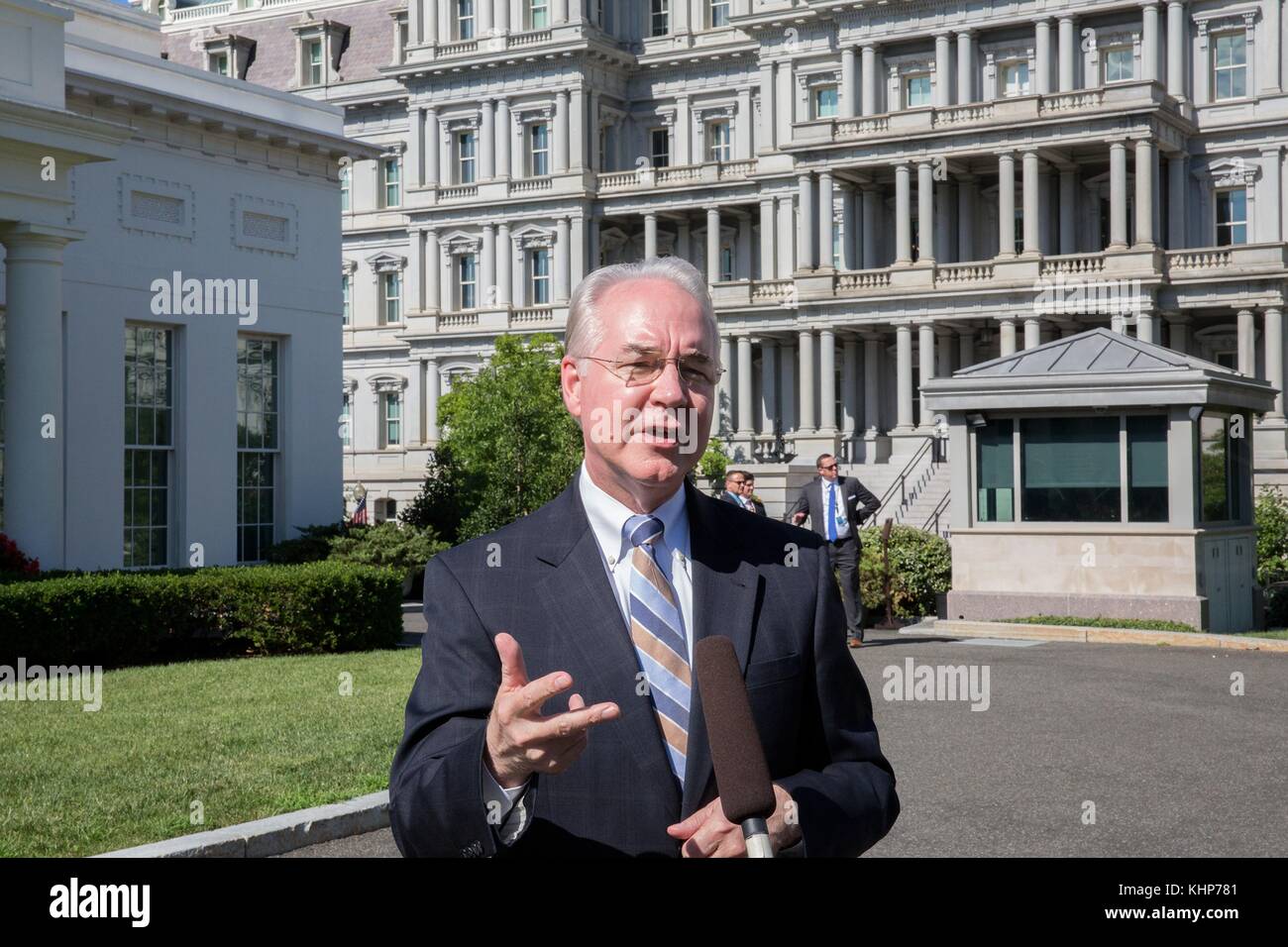 Le secrétaire américain de la santé et des services thomas : parle aux médias à l'extérieur de l'aile ouest de la Maison Blanche le 25 juillet 2017 à Washington, D.C. Banque D'Images