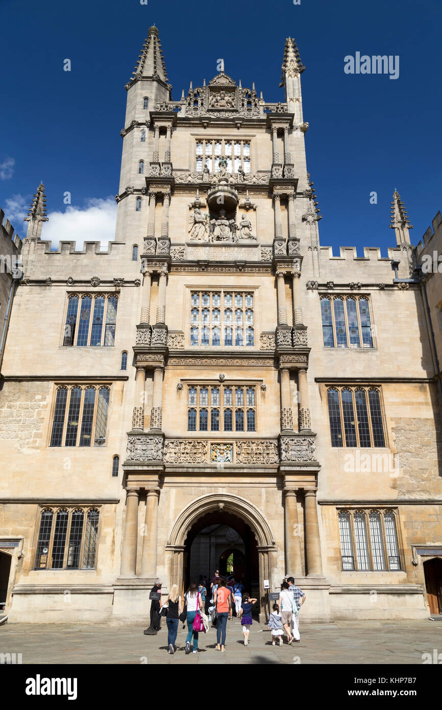 UK, Oxford, Bodleian Library 'Tour des cinq ordres' dans ancienne école quadrangle. Banque D'Images