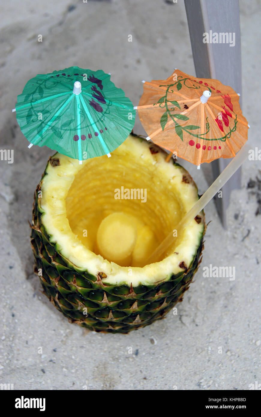 Piña Colada dans la coquille d'ananas (moins la boisson) Banque D'Images