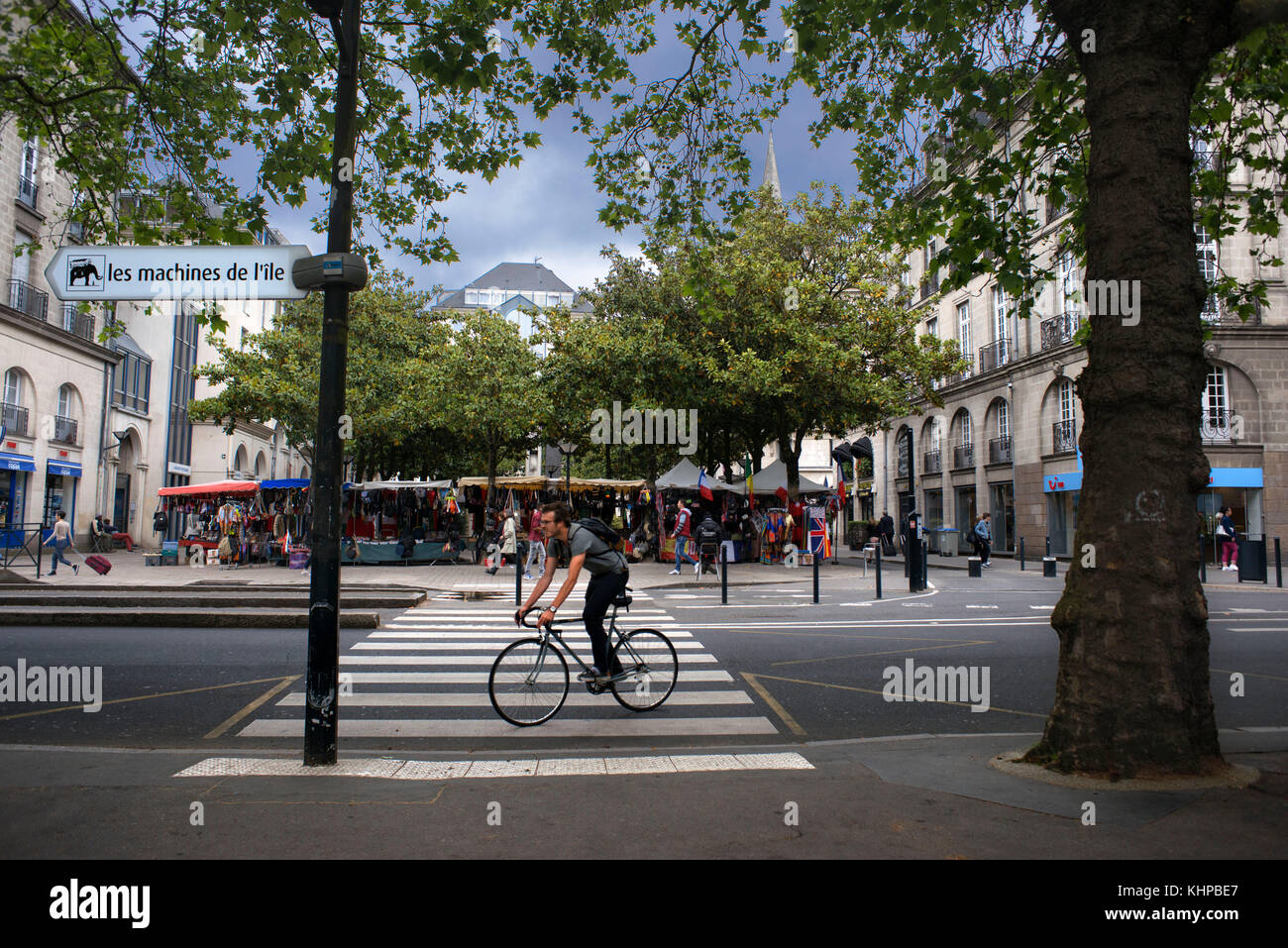 Vélos dans l'avenue Franklin Roosevelt en face du Square Fleuriot de Langle, Nantes, Loire Atlantique, France. Banque D'Images