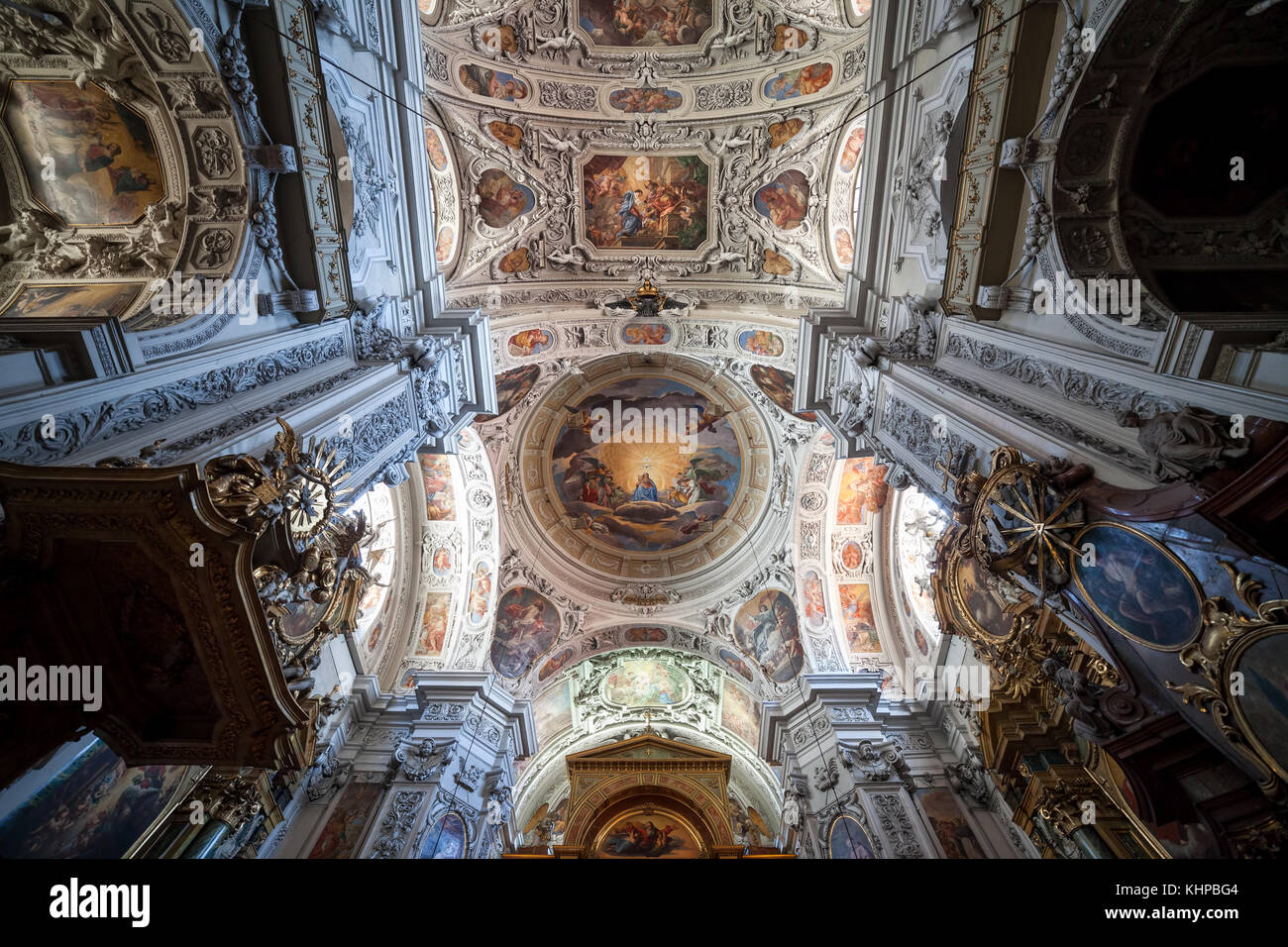 Eglise des Dominicains (Dominikanerkirche) dans l'intérieur de la ville de Vienne, Autriche, plafonnier et de stucs et de fresques Banque D'Images