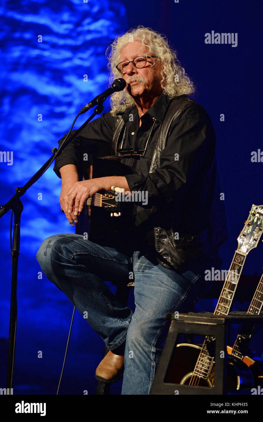 FORT LAUDERDALE, FL - 04 FÉVRIER : Arlo Guthrie se produit au Parker Playhouse le 4 février 2017 à fort Lauderdale, Floride. Personnes : Arlo Guthrie Banque D'Images