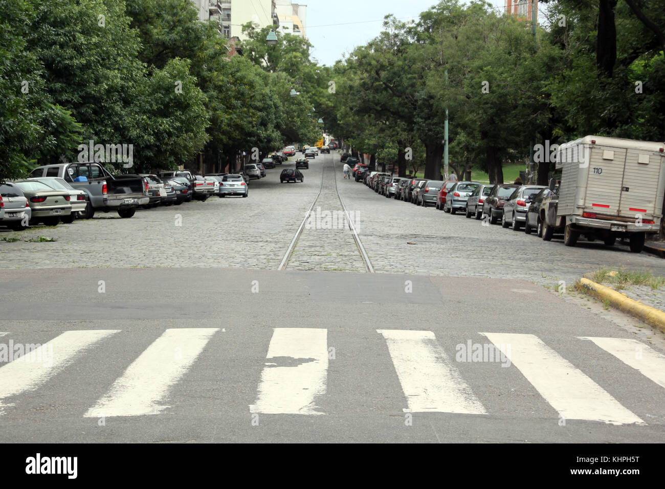 Ancienne voie de tramway sur la route dans la ville, de l'Argentine Banque D'Images