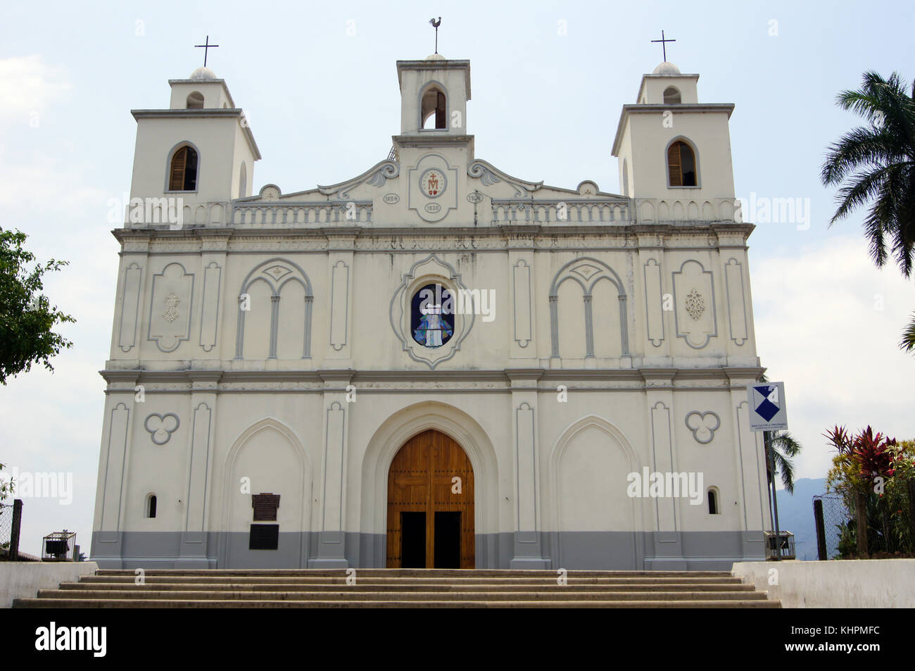 Façade d'église blanche à ahuachapan à Salvador Banque D'Images