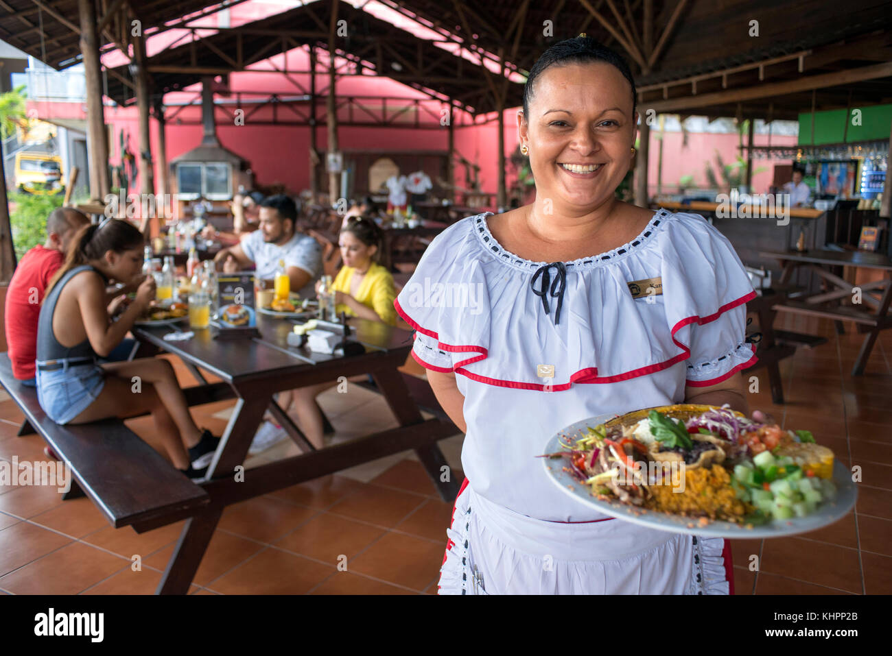 L'alimentation locale casado plat dans un restaurant local dans le village de La Fortuna, Alajuela province, Costa Rica, Amérique Centrale Banque D'Images
