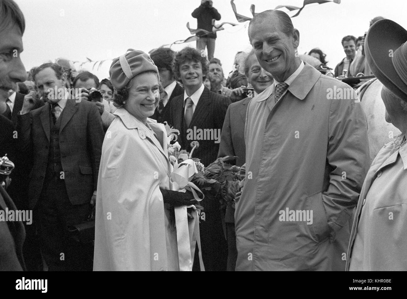 27/06/1978. La reine Elizabeth II et le duc d'Édimbourg sur la jetée du port de Maseline lors de leur visite sur l'île de Sark, îles Anglo-Normandes. Le couple royal célébrera son anniversaire de mariage en platine le 20 novembre. Banque D'Images