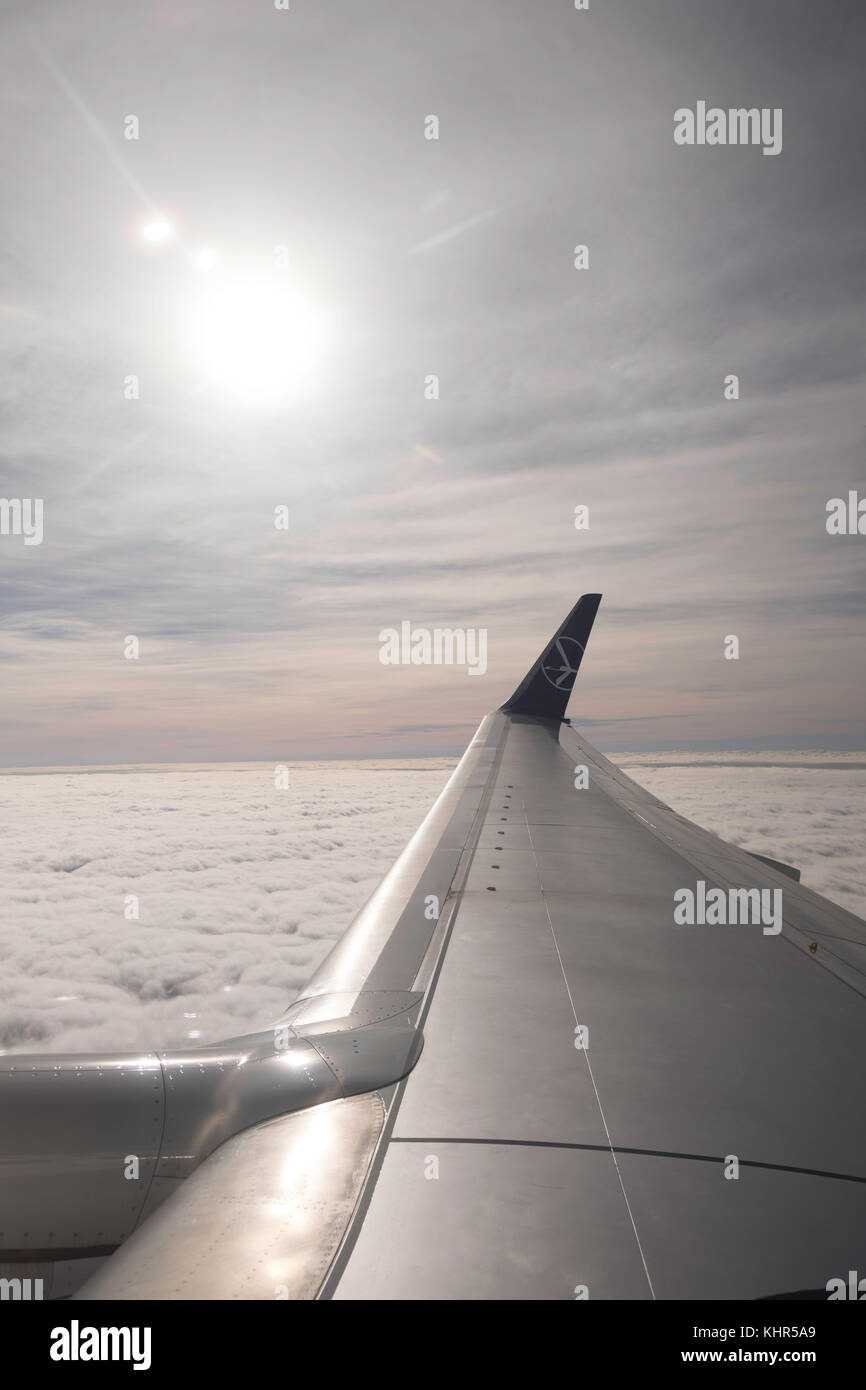 Vue depuis une fenêtre d'un avion de passagers du siège Banque D'Images