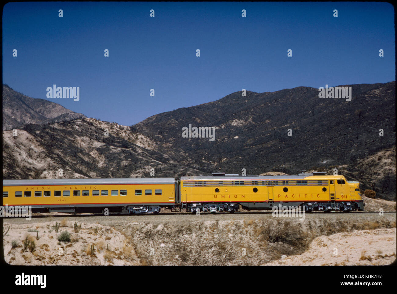 Union Pacific train locomotive diesel, Sullivan's curve, cajon pass, California, USA, 1964 Banque D'Images