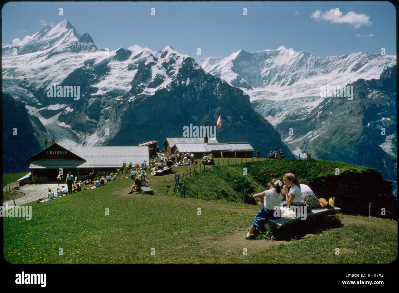 Resort avec vue sur les montagnes de Doi Inthanon, Grindelwald, Suisse, 1964 Banque D'Images