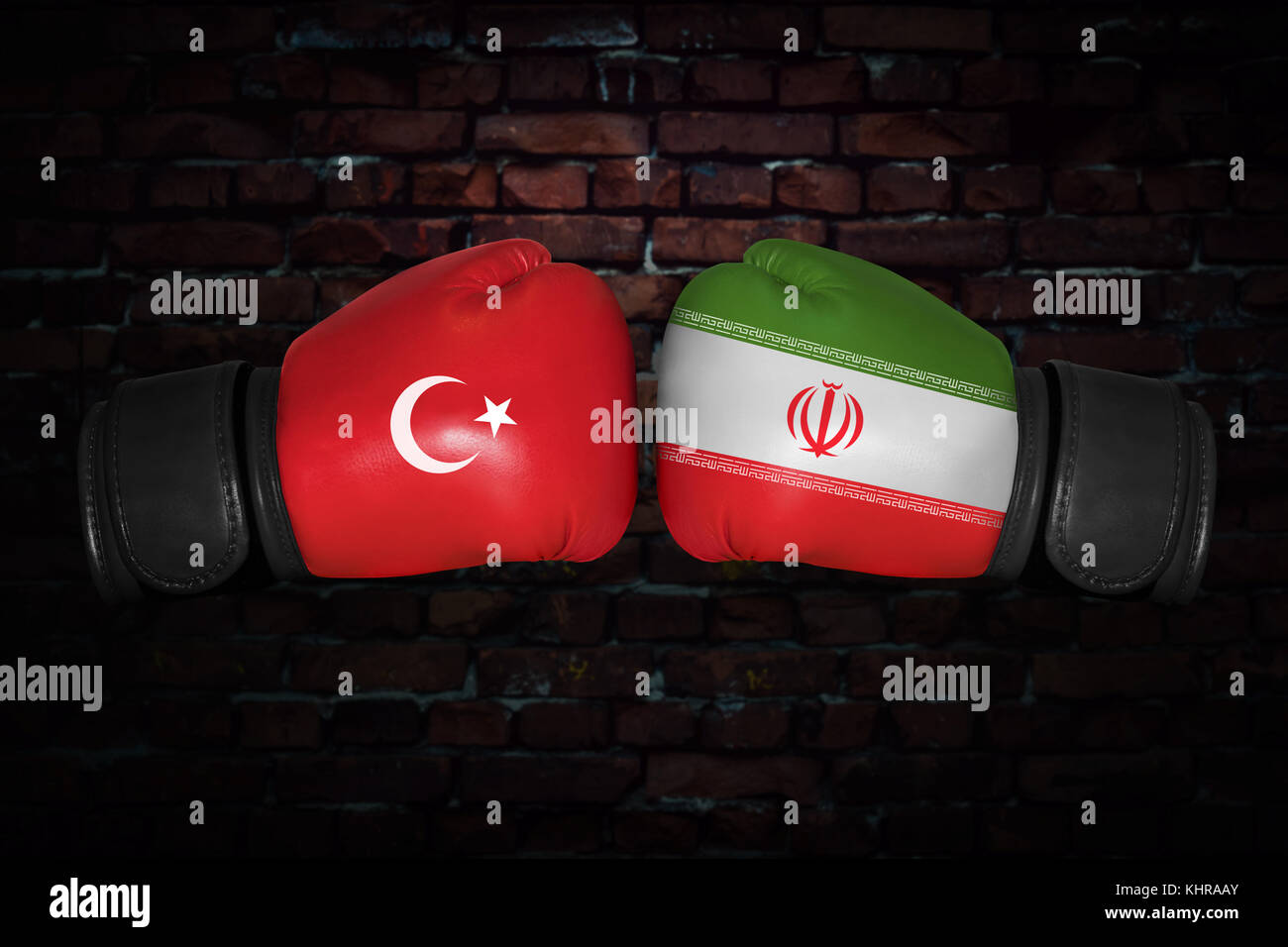 Un match de boxe. confrontation entre la Turquie et l'Iran. bain turc et iranien drapeaux nationaux sur des gants de boxe. Les compétitions sportives entre les deux cou Banque D'Images
