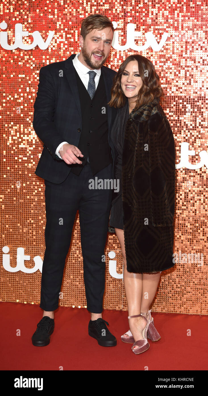 La Photo Doit Être Créditée ©Alpha Press 079965 09/11/2017 Iain Stirling Et Caroline Flack Itv Gala 2017 Au Palladium De Londres Banque D'Images