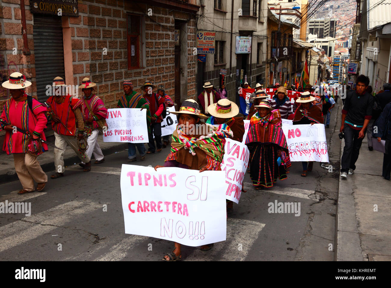 Les membres de l'union des peuples autochtones highland CONAMAQ protester contre les plans du gouvernement de construire une route à travers la région TIPNIS, La Paz, Bolivie Banque D'Images
