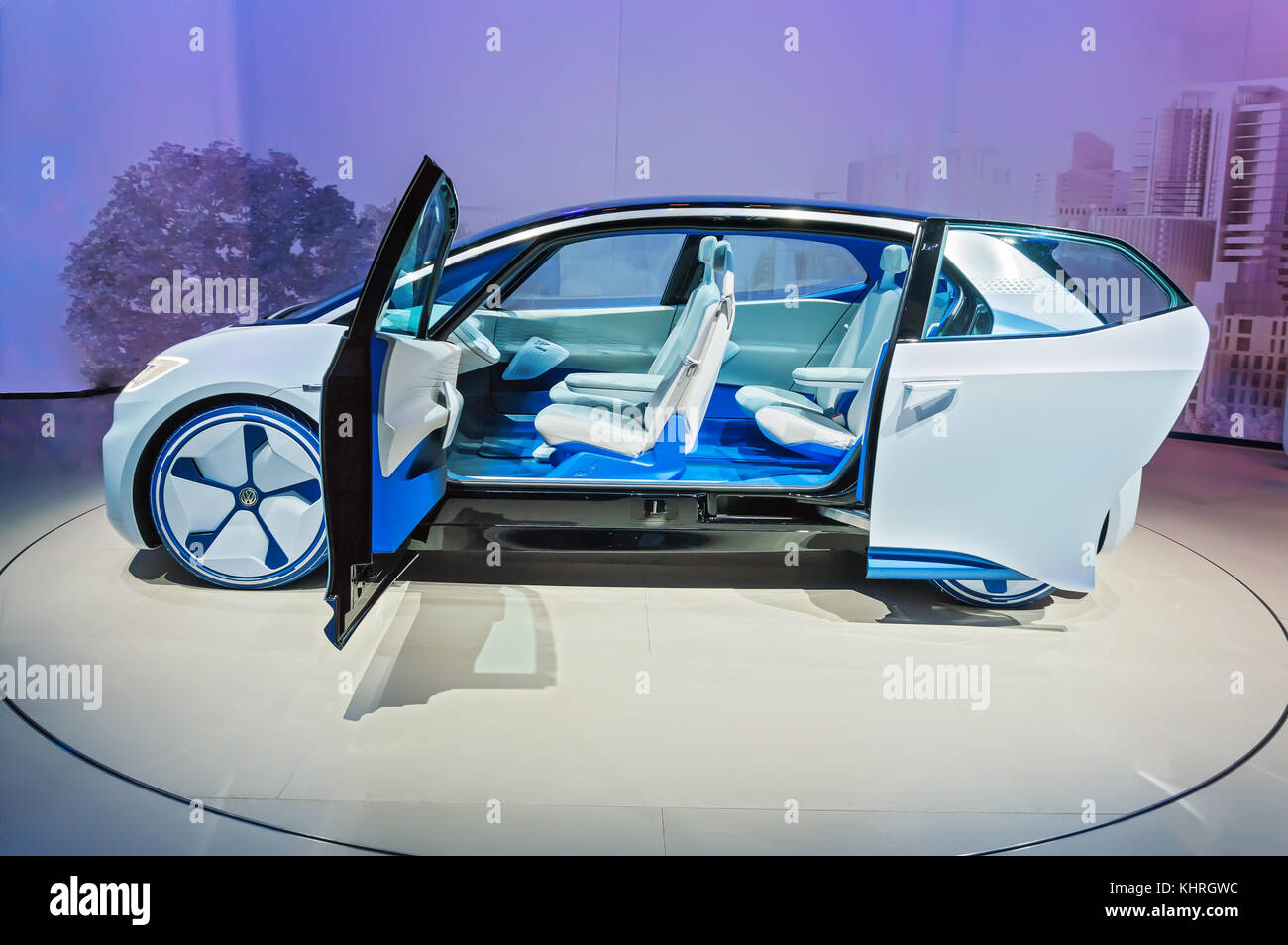 FRANCFORT, ALLEMAGNE - SEP 17, 2017: Volkswagen I.D. voiture électrique autonome à l'IAA Frankfurt Motor Show avec portes ouvertes Banque D'Images