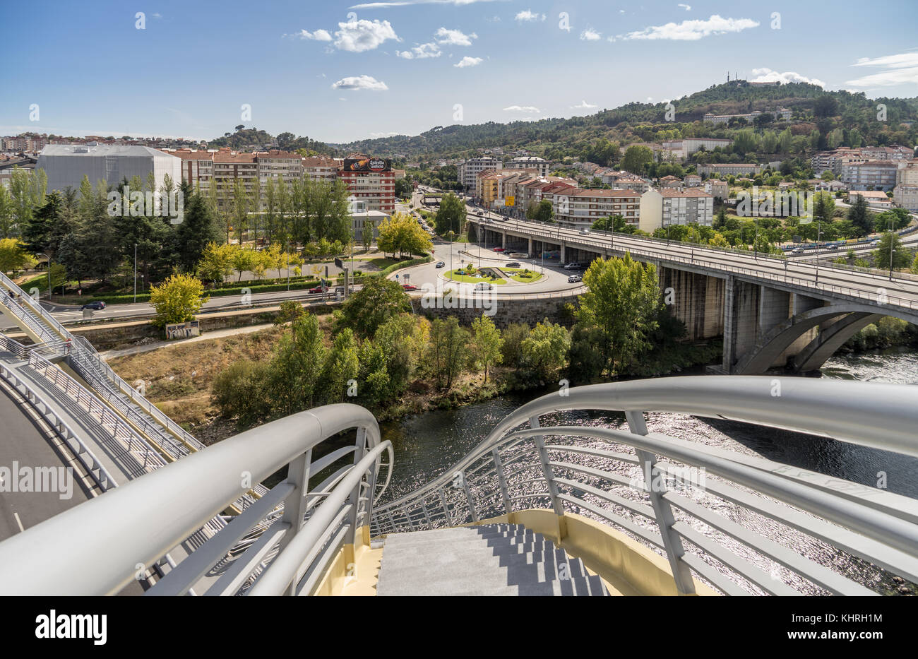 La ville d'Ourense, Galice, Espagne - mise 3, 2017. donnent sur le pont moderne et de la ville de ourense espagne Banque D'Images