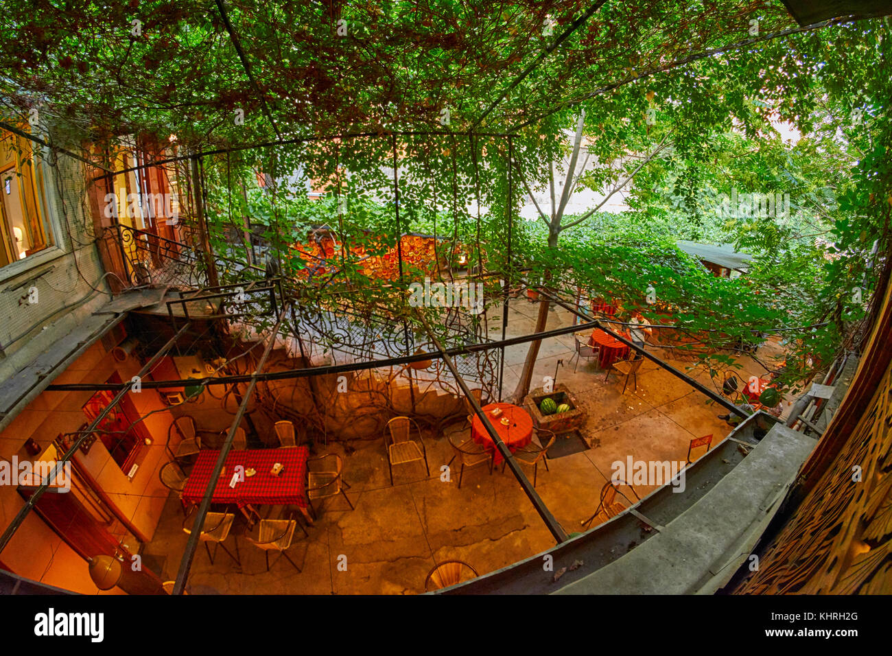 Erevan, Arménie - 05 août 2017 : le café-restaurant traditionnel arménien dans le centre-ville d'Erevan, capitale de l'Arménie Banque D'Images