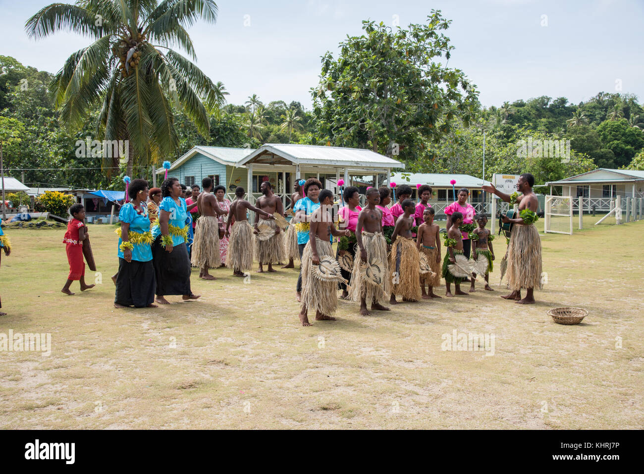 Dravuni island, Fidji, îles du Pacifique : novembre 29,2016 groupe perfomance : chanter a cappella sur les régions tropicales de l'île dravuni, Fidji Banque D'Images