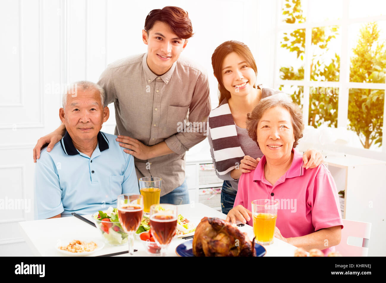 Happy Family having dinner together Banque D'Images