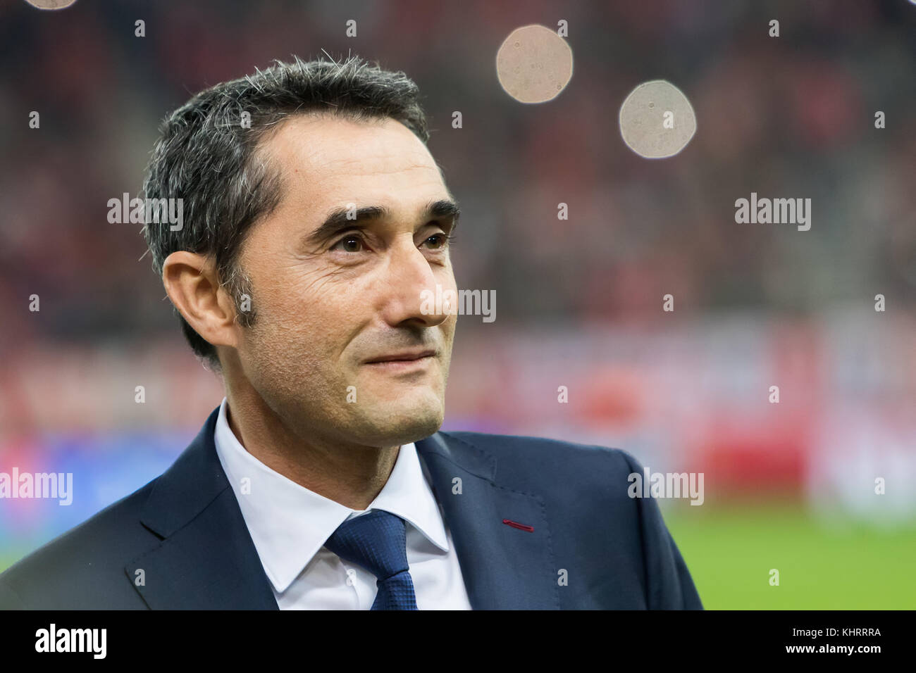 Le Pirée, Grèce - 31 octobre 2017 : Entraîneur de Barcelone Ernesto Valverde lors de la Ligue des Champions match entre l'Olympiakos vs FC Barcelone à Ge Banque D'Images