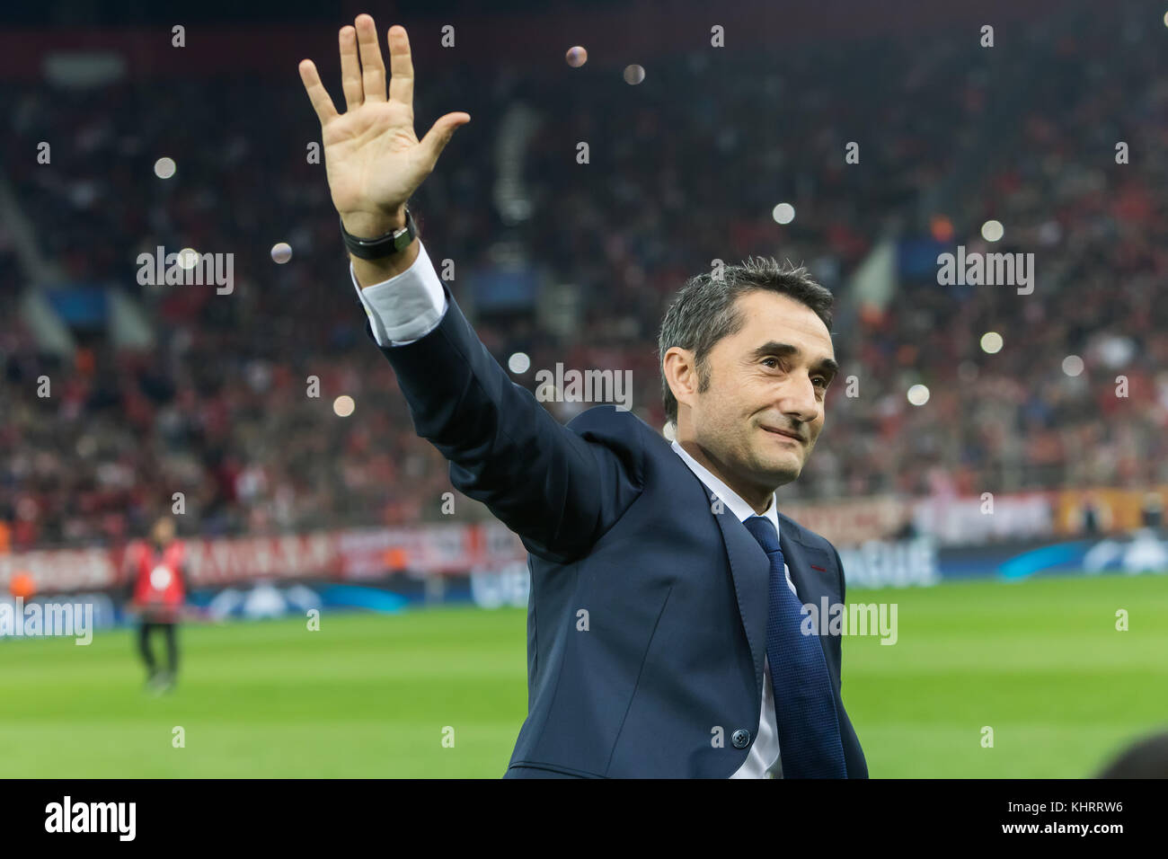 Le Pirée, Grèce - 31 octobre 2017 : Entraîneur de Barcelone Ernesto Valverde lors de la Ligue des Champions match entre l'Olympiakos vs FC Barcelone à Ge Banque D'Images