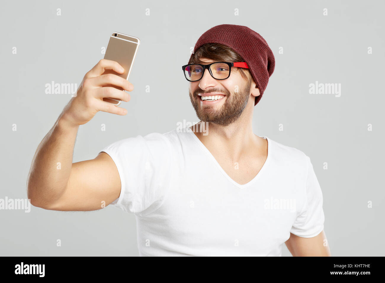 Beau Jeune homme posant au studio Banque D'Images