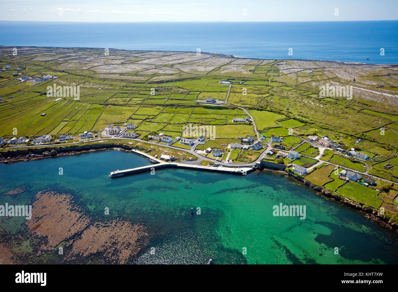 Vue aérienne de l'Inishmore Island, Îles d'Aran, dans le comté de Galway, Irlande Banque D'Images