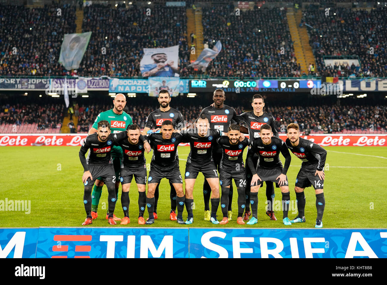 Napoli, Italie. 18 nov, 2017. Naples - Italie 18/11/2017 ssc napoli serie pendant un match entre Naples s.s.c. et l'AC Milan au Stadio San Paolo de Naples. crédit : emanuele sessa/pacifique presse/Alamy live news Banque D'Images